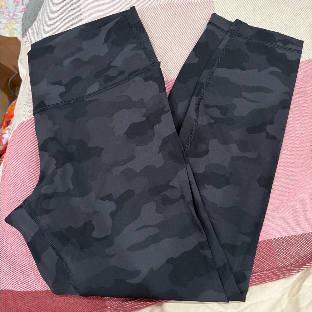Lululemon Wunder Under Black Camouflage Leggings Size 12, 25”